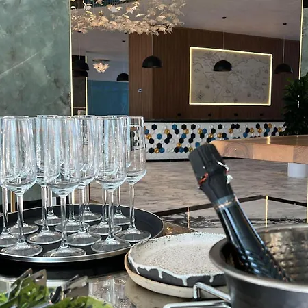 Aquanova By White Titanic Apartment Navodari