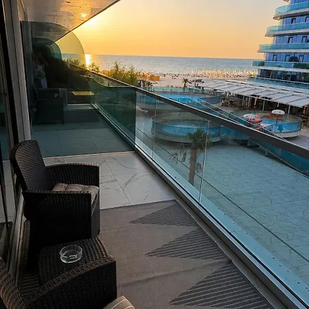 Aquanova By White Titanic Apartment